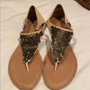 New corso como flat sandal w metal detail